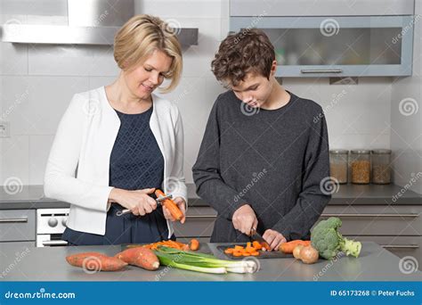 follando con mi madre en la cocina|'hijo obliga y mama en la cocina' Search .